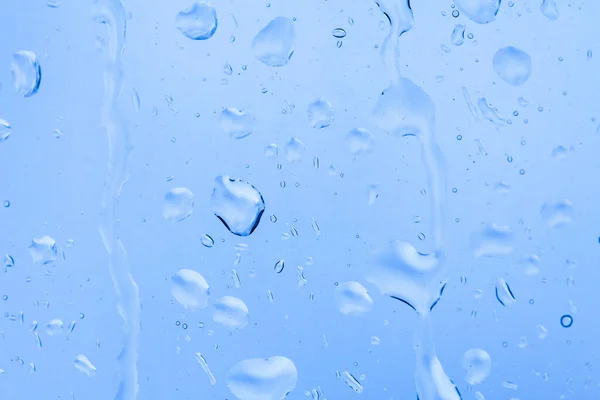 Water Druppels Glas Met Blauwe Achtergrond — Stockfoto