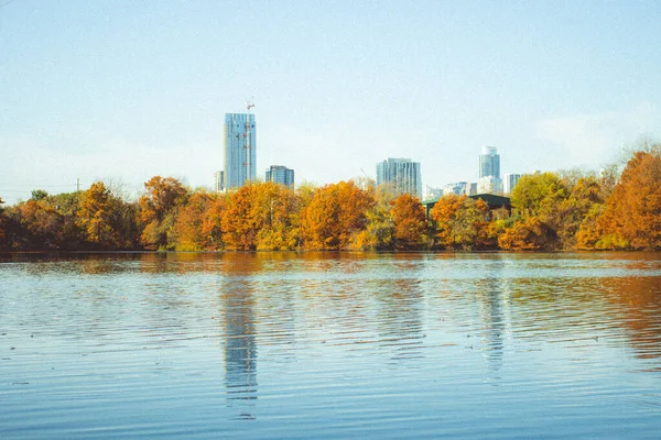 Paisaje Otoñal Con Reflejo Los Árboles — Foto de Stock