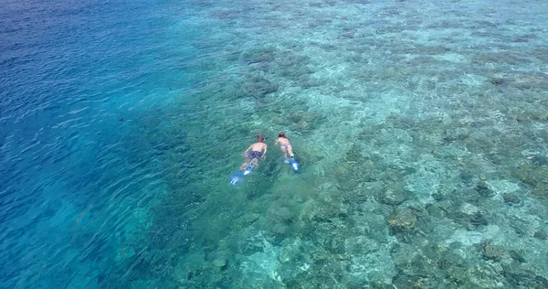 Couple Sur Baignade Dans Mer — Photo