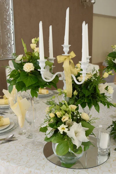 Hermoso Ajuste Mesa Boda Con Flores Velas —  Fotos de Stock