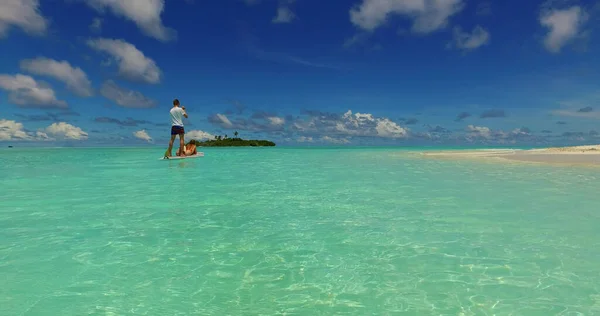 Hermosa Pareja Joven Playa —  Fotos de Stock