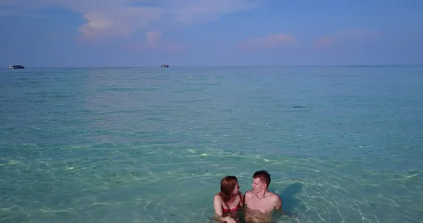 Piękna Romantyczna Para Plaży Nad Morzem — Zdjęcie stockowe