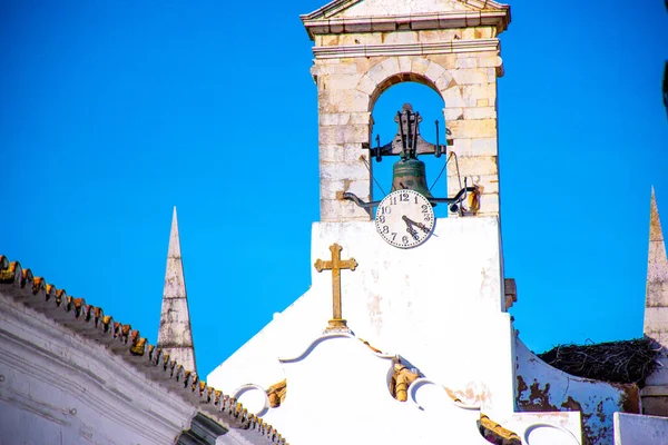 巴塞洛纳市的一座古老的钟楼 — 图库照片