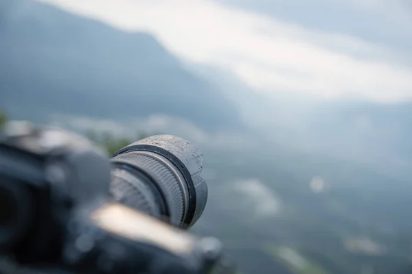 Fotógrafo Tomando Una Cámara Fotográfica Montaña — Foto de Stock