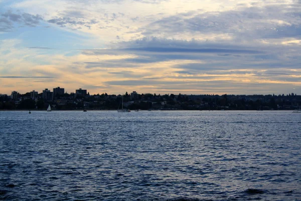 Hermoso Atardecer Sobre Lago — Foto de Stock