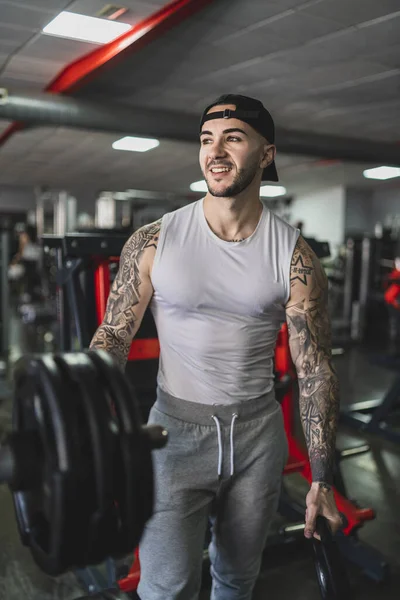 Beau Jeune Homme Vêtements Sport Posant Dans Salle Gym — Photo