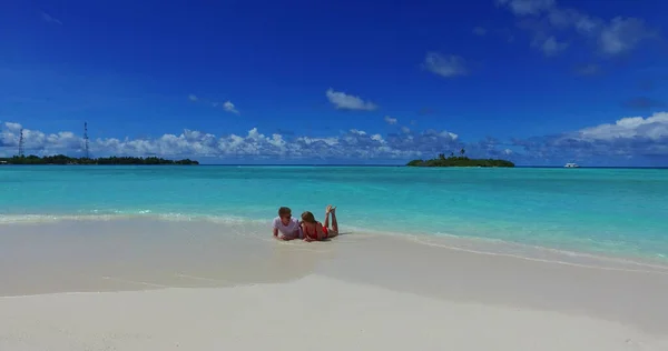 Casal Praia Maldivas — Fotografia de Stock