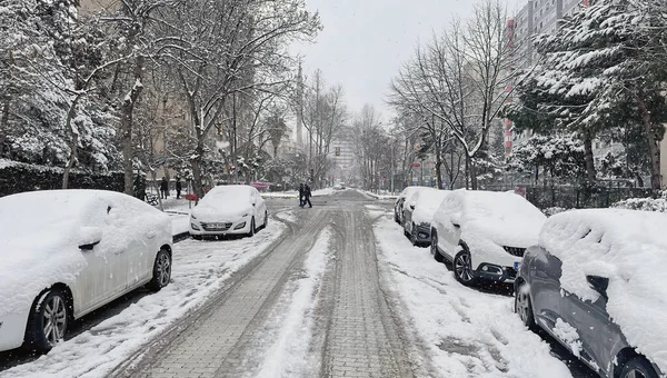 雪地里的汽车 — 图库照片