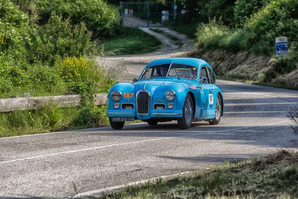 Hermoso Coche Retro Calle —  Fotos de Stock