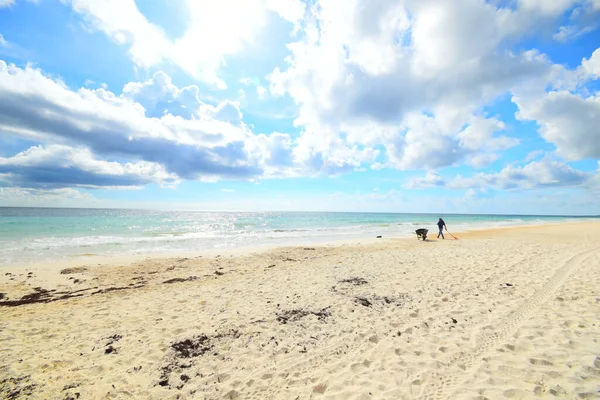 Красивый Пляж Белым Песком — стоковое фото