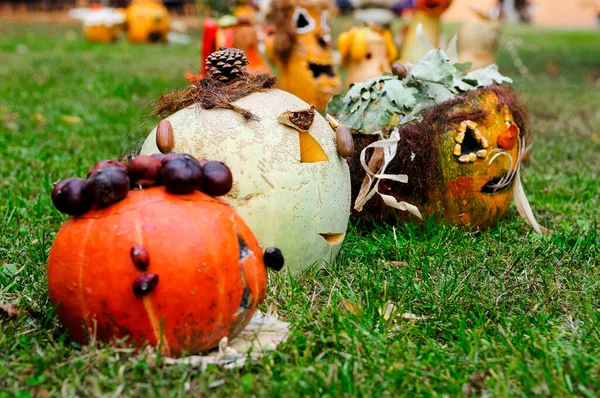 Halloween Pumpkins Çim — Stok fotoğraf