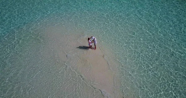 Prachtig Uitzicht Vanuit Lucht Jong Stel Het Strand — Stockfoto