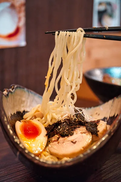 Tavuk Sebzeli Japon Yemeği Kızartılmış Erişte — Stok fotoğraf