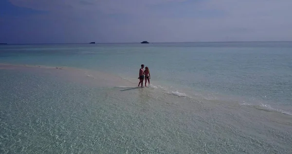 Coppia Romantica Sulla Spiaggia Mare — Foto Stock