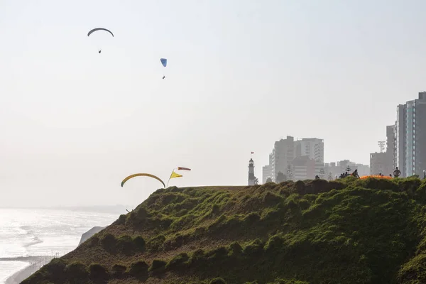 Man Riding Kite Beach — Stock Photo, Image