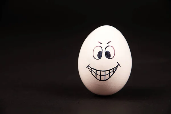 Huevo Con Sonrisa Cara Cerca — Foto de Stock
