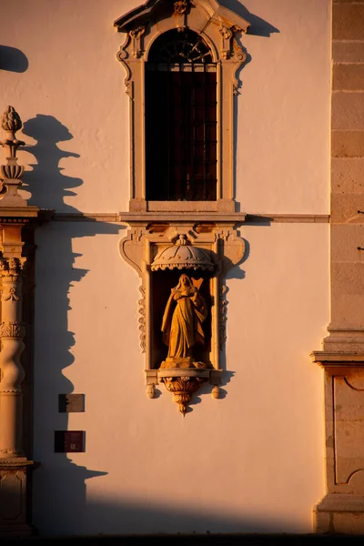 Alte Hölzerne Tür Der Stadt Barcelona — Stockfoto