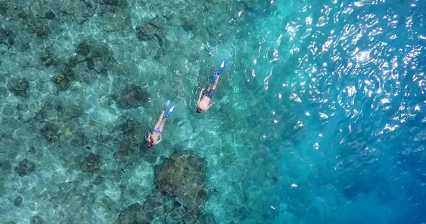 Vanuit Lucht Uitzicht Mooi Jong Paar Het Strand — Stockfoto