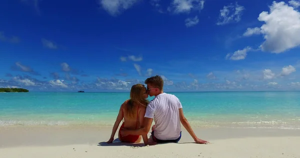 Couple Sur Plage Aux Maldives — Photo