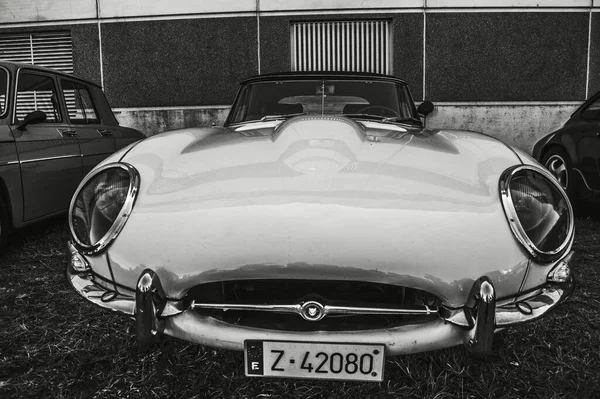 Vintage Auto Spoustou Černé Bílé — Stock fotografie