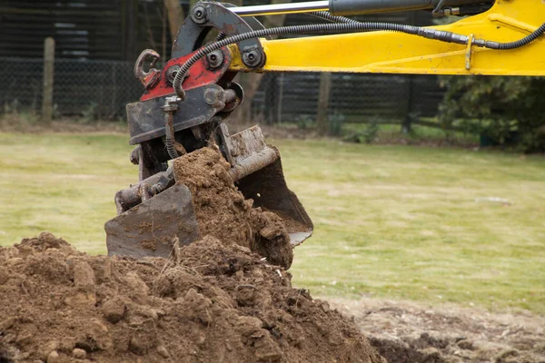 在建筑工地挖掘挖掘机 — 图库照片