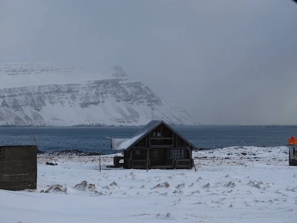 Karlı Dağlı Güzel Bir Manzara — Stok fotoğraf