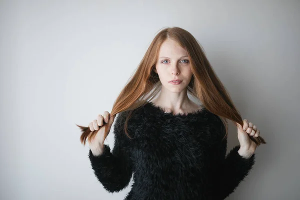 Beautiful Young Woman Posing Studio — Stock Photo, Image