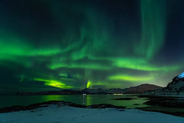 극지방 의산들을 북극광 — 스톡 사진