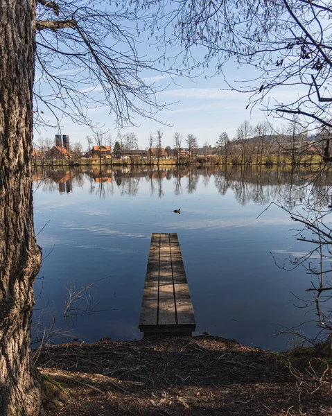 Molo Legno Sulla Riva Del Fiume — Foto Stock