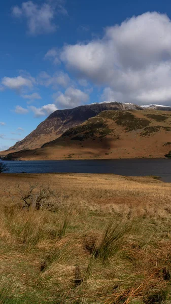 Beau Paysage Avec Lac Arrière Plan — Photo