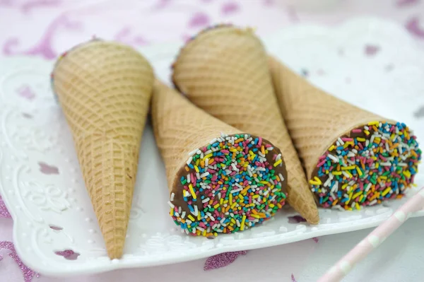 Морозиво Конуси Шоколадом Фоні — стокове фото
