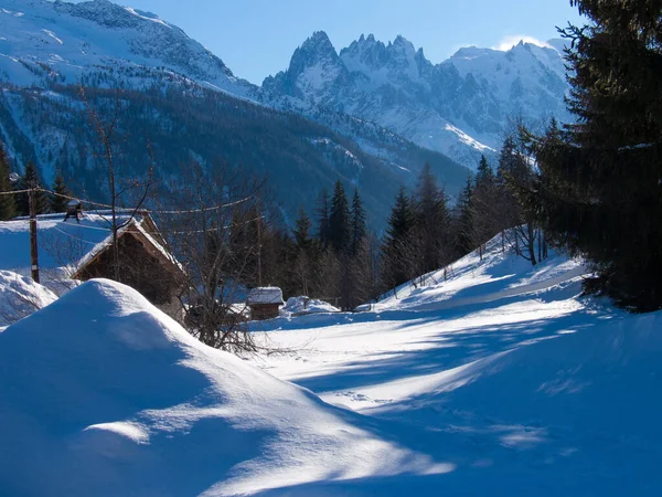Hermoso Paisaje Montaña Con Nieve Árboles —  Fotos de Stock