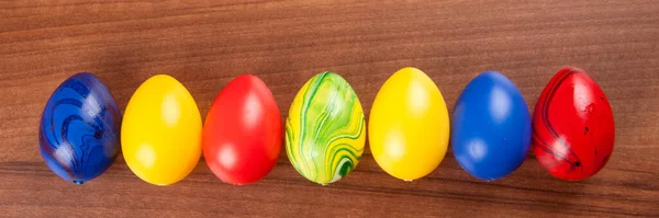 Huevos Pascua Coloridos Sobre Fondo Madera — Foto de Stock