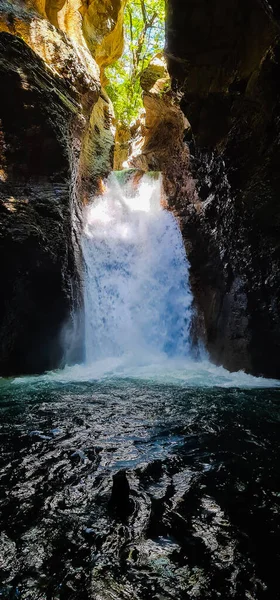 Bella Cascata Nella Foresta — Foto Stock