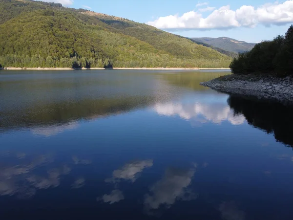 Krásná Krajina Jezerem — Stock fotografie