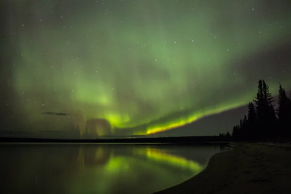 Lumini Nordice Peste Lac Timpul Nopții — Fotografie, imagine de stoc