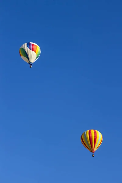 空のカラフルな熱気球 — ストック写真