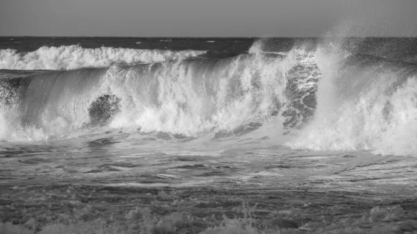 Vlny Narážející Pláž — Stock fotografie