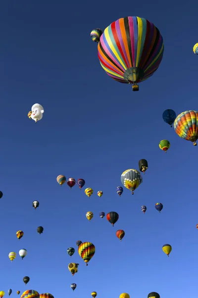 Bunte Luftballons Fliegen Den Himmel — Stockfoto