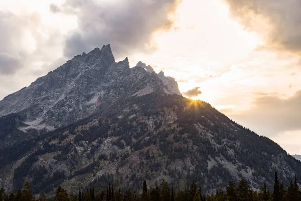 Beau Paysage Des Montagnes Matin — Photo