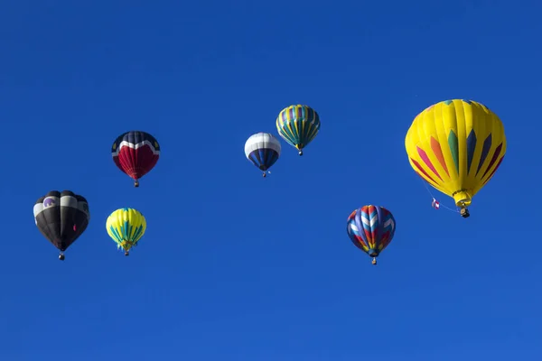 Kolorowe Balony Gorące Powietrze Niebie — Zdjęcie stockowe