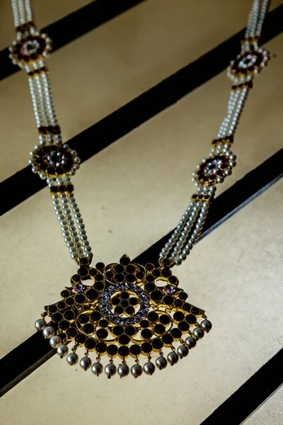 Hermosa Joyería Con Collar Perlas — Foto de Stock