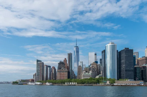 Horizonte Ciudad Nueva York Con Rascacielos Cielo Azul —  Fotos de Stock