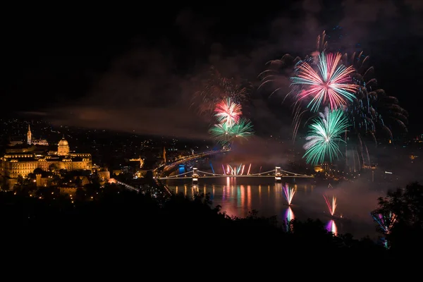 Fuegos Artificiales Sobre Río Ciudad Tailandia —  Fotos de Stock