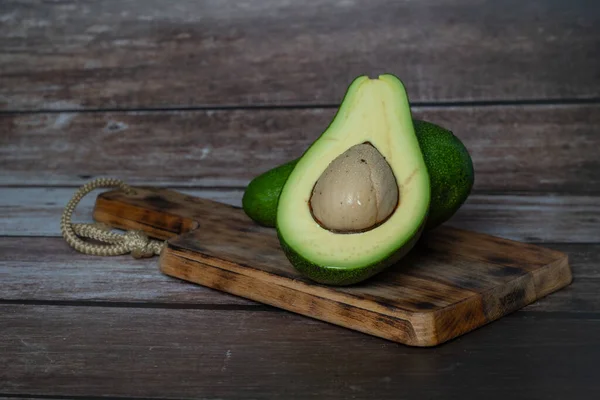 Avocado Tavola Legno — Foto Stock