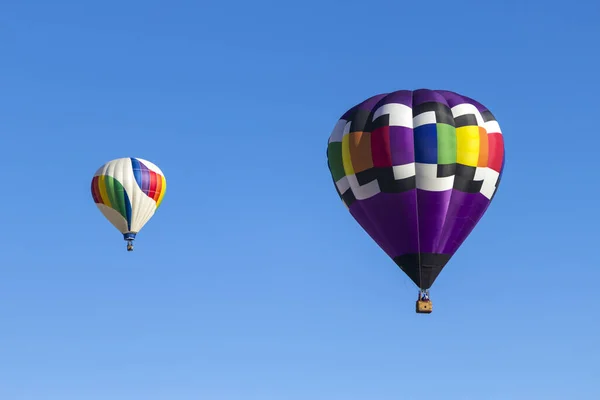 Kolorowe Balony Ogrzane Powietrze Latające Niebie — Zdjęcie stockowe