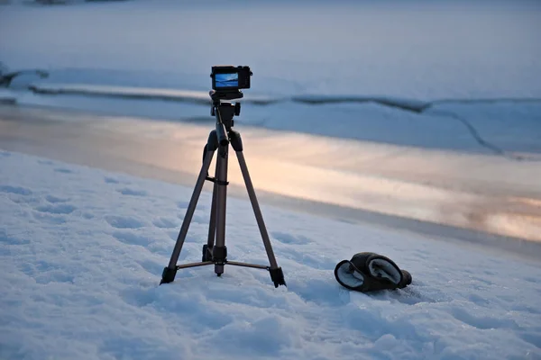 Kamera Statywie Zimie — Zdjęcie stockowe