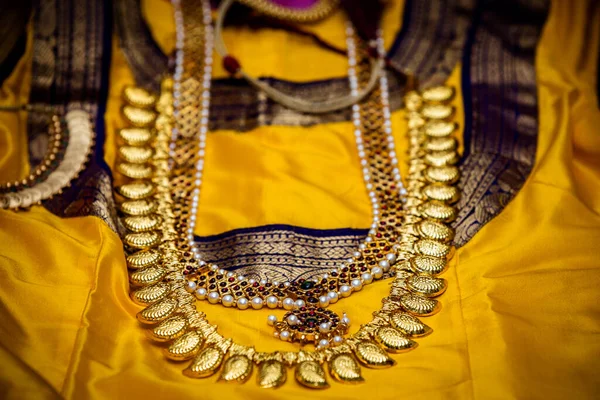 Tecido Seda Tailandesa Tradicional Com Ouro Contas Douradas — Fotografia de Stock