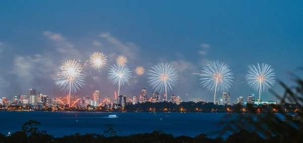 Fuegos Artificiales Sobre Mar —  Fotos de Stock