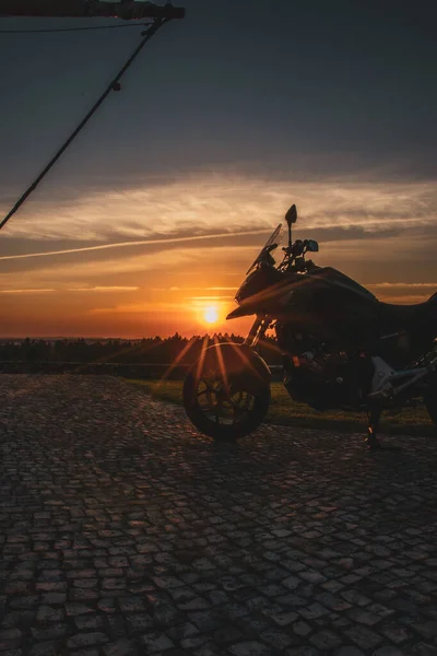 Силуэт Мотоцикла Дороге — стоковое фото